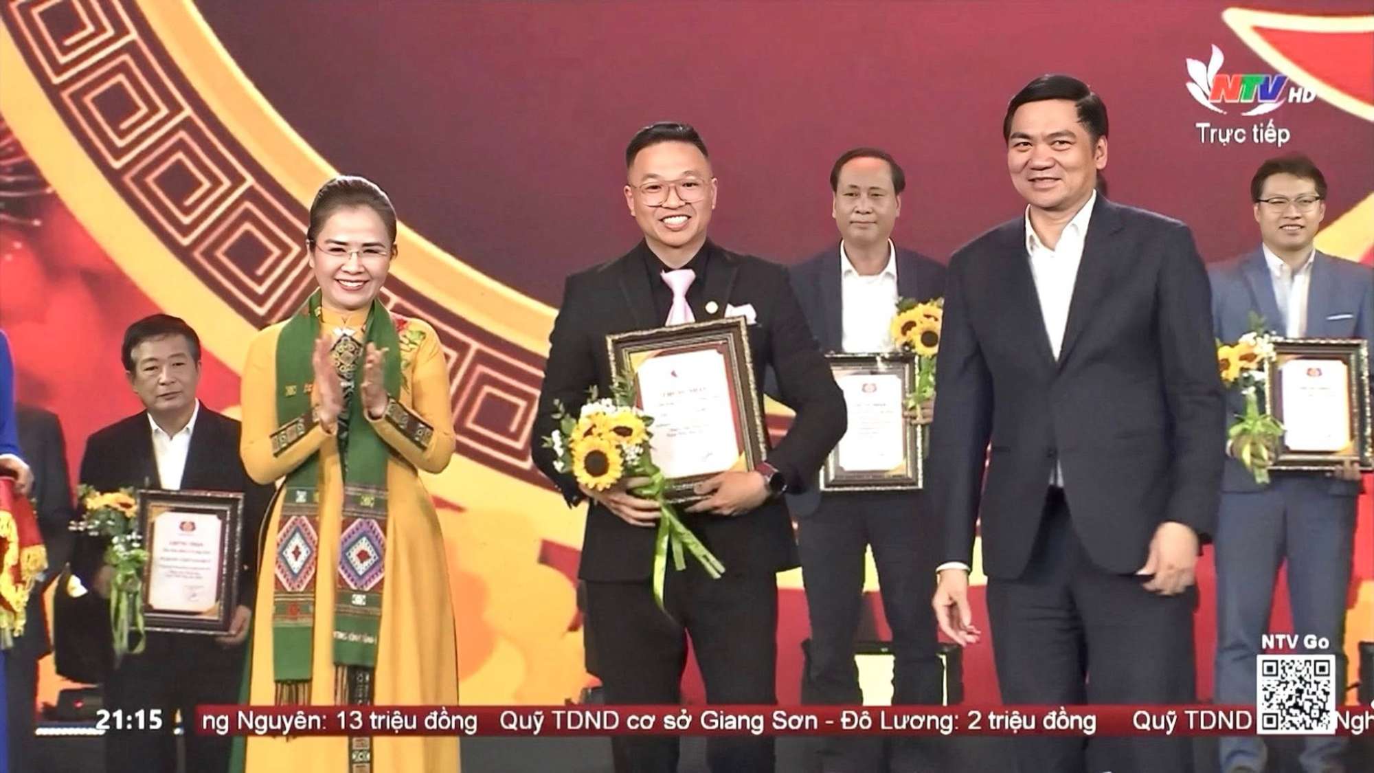 GOLDEN CITY TRAO ỦNG HỘ 500 TRIỆU ĐỒNG TẠI CHƯƠNG TRÌNH