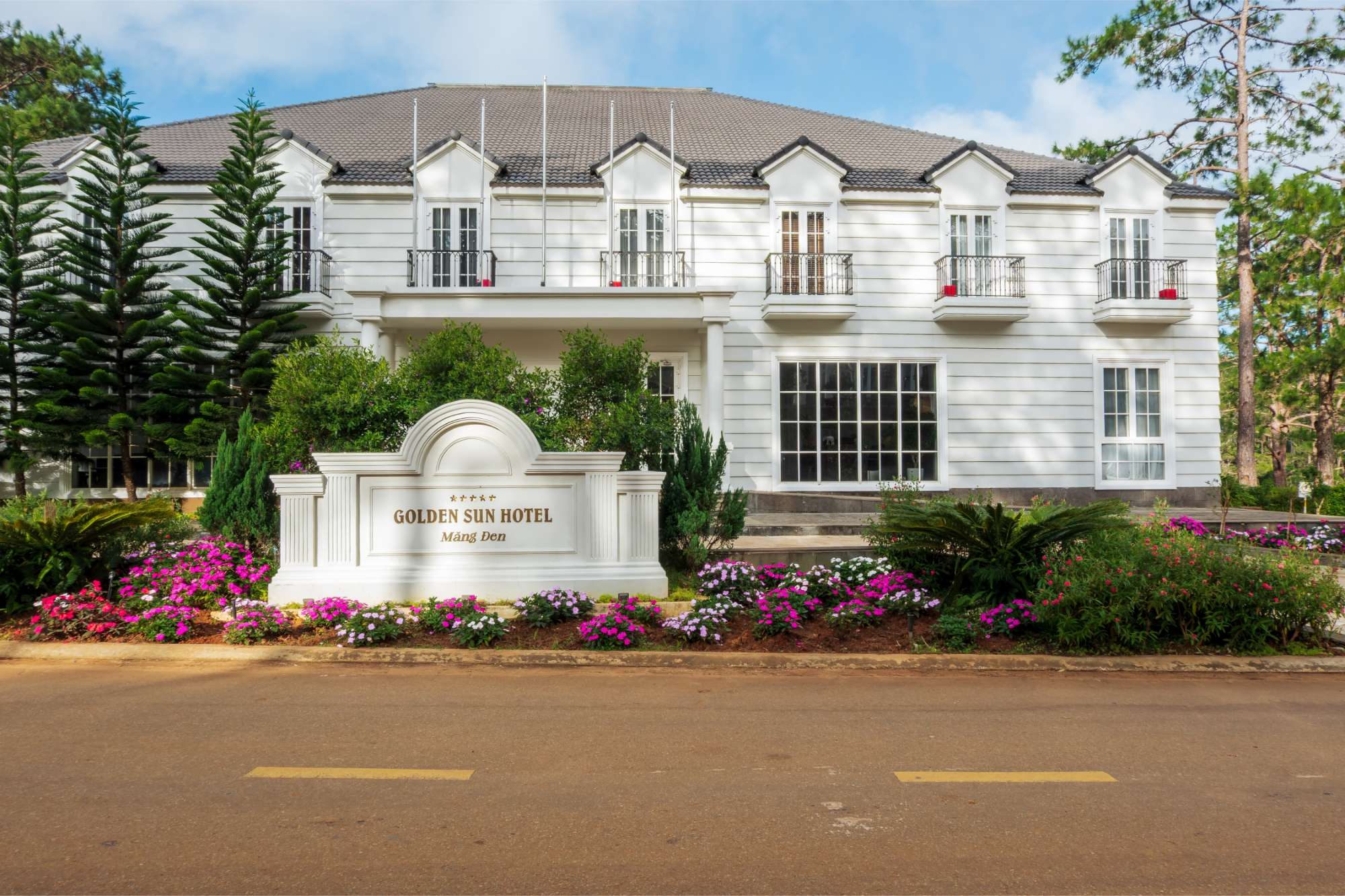 Golden Sun Hotel - Mangden